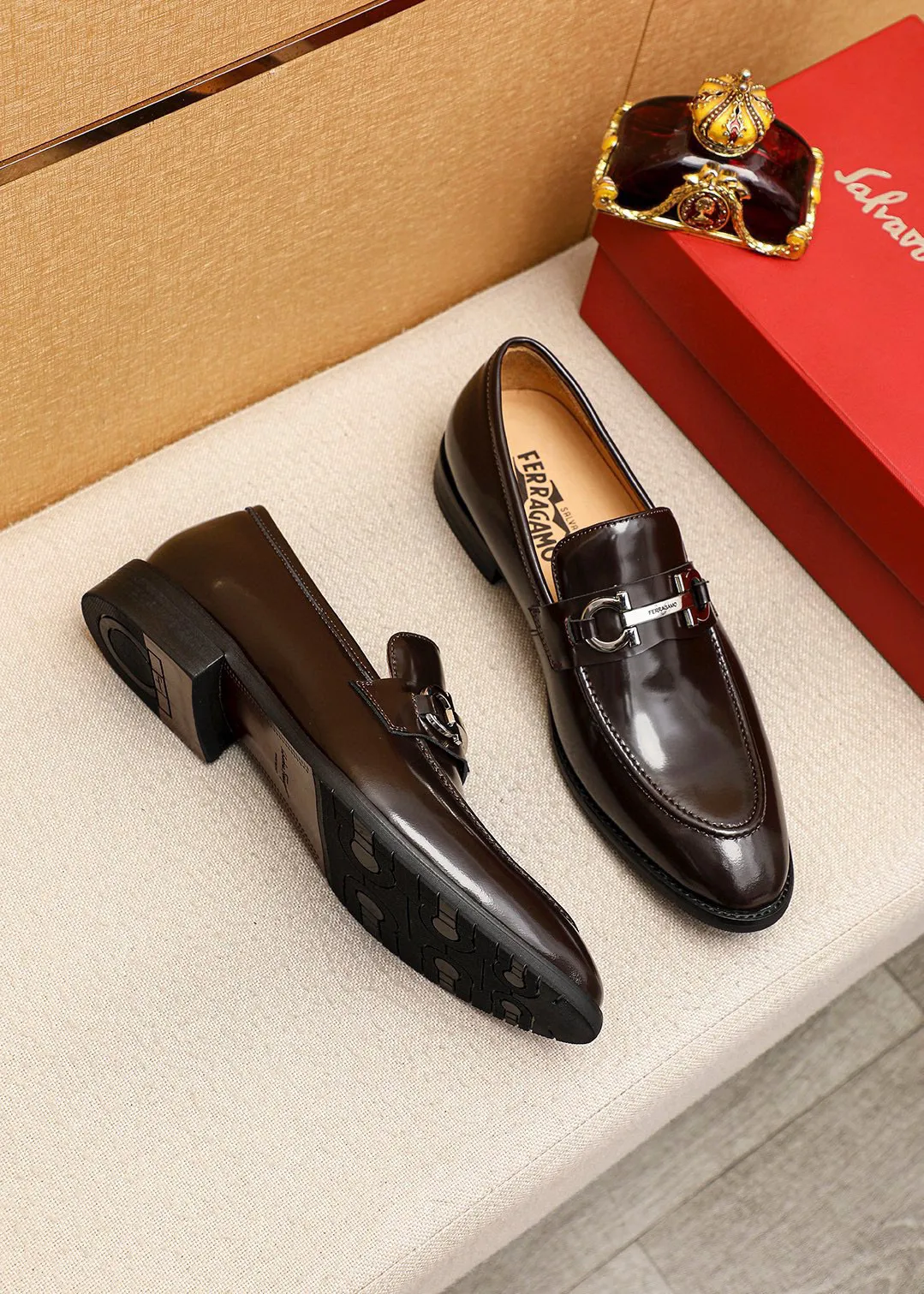 Men's shoes 💰460 💐 Product trademark: Ferragamo "Ferragamo" casual leather shoes Regular size: 39-44 (38.45.46🉑️Customized) Product materials: Selected imported open-edge beaded cowhide leather upper + classic hardware buckle, imported water-dyed cowhide leather lining. Strong three-dimensional visual effect, combined outsole Color: 2⃣️colors available
